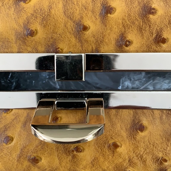 *SOLD* Faux Ostrich Purse - Picture 6 of 9